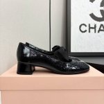 顶级品质miumiu缪缪25春夏走秀新款new arrival～粗跟圆头玛丽珍蝴蝶结松紧带单鞋！复古冲孔雕花细节质感满满～复古时髦～配个彩色袜子超好看～超减龄～