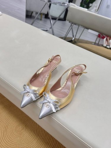 顶级版-真皮底Valentino 最新V Logo Signal小V扣蝴蝶结拼接设计高跟鞋 2025早春新色上市 出厂价pp凉鞋 单鞋 面料 牛皮+漆皮 内里