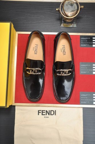 出厂价P 芬迪 Fendi 最新高端男鞋香港专柜！ 原单品质 鞋面采用进口牛皮材料、牛皮内里 ！入足超舒服，原厂耐磨大底 奢华时尚 休闲百搭！尺码：38-45