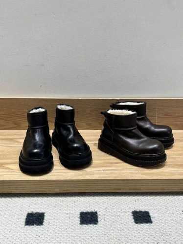 独家顶级版本 UGG~24vs秋冬爆款松糕厚底休闲毛鞋系列 厚底轮胎休闲毛鞋 一款不会撞衫的鞋子、简约的隔板设计上斑点的大底、鞋面真丝卷毛、秋冬季必备款