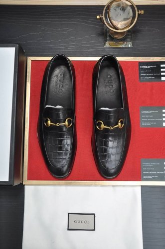 出厂价P 意大利顶级奢侈男鞋巨头 Gucci 古奇 全牛皮内里 新款报到原汁原味的欧式风格 赏心悦目为了让鞋子更加耐用不变形制作继续沿用传统做法 但仍然不乏创新