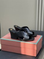 lp Ss25 New Arrival～ Lp 夏日松弛感，来自简约的设计和精良用材 简单中包含韵味兼具舒适度！ 小牛皮鞋面，牛皮底 Size 35-41 40