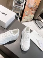 冲量 Celine Ss 厚底小白鞋 这款Celine春夏的新品，非常百搭的绝对不会出错的一款，特别是在搭比较长的阔腿裤牛仔裤时效果非常好，可以很好的拉长比例。
