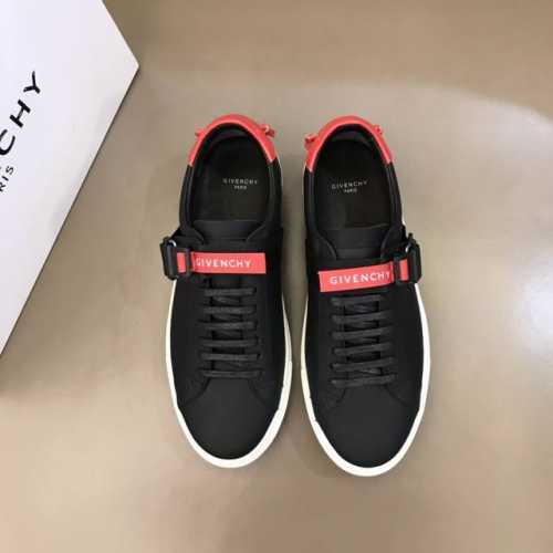 Givench* 专柜新品运动鞋，采用哑光白色皮革等材质，点缀蓝色帆布饰带和磁力正面饰小号黑色Givench*饰带。皮革镶饰，结扣，后侧饰有金色Givench*
