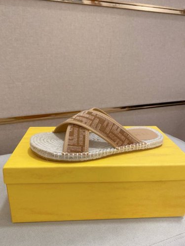 工厂P价P： Fendi~芬迪拖鞋 男鞋高端品牌 官网1:1最新力作：原版开模定制，面料釆用进口原版材料制作，升级版大底，更轻便，防滑。市场顶级品质，简单不失品