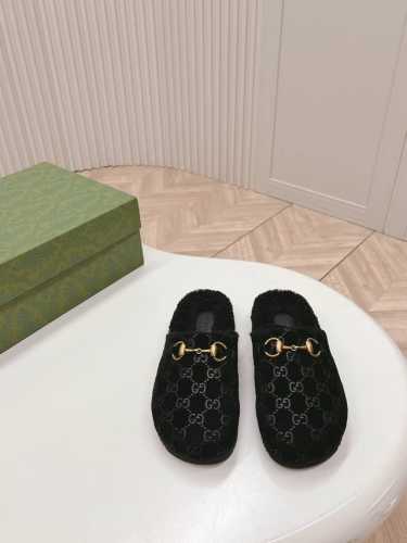Gucci 古驰24秋冬秀款羊毛拖鞋半拖，经典马衔扣压老花圆头复古可爱，羊毛脚感也很舒服，原版皮面 随便简便穿搭 穿祙子简直不要太好看了 原版大底35-40 编