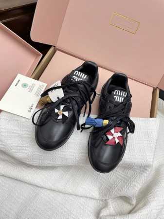 情侣码全皮420蛇皮纹 代购级Miumiu缪缪透气网布复古休闲运动鞋 德训鞋 新款英伦风系带Miumiu秀场，糖果色拼接+复古做旧~脏脏鞋 多元对撞，美炸了 时 - 点击图像关闭