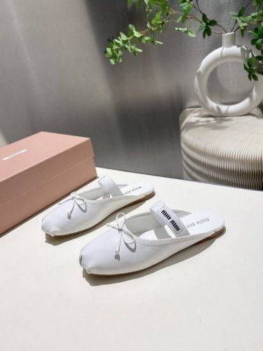 出厂价pp真丝的 羊皮 顶级品质 Miu Miu芭蕾舞平底包头托鞋 2025春夏 全新超美芭蕾鞋原版一比一开发 时尚淑女气质脚背弹力象劲上脚非常方便 鞋面:进口