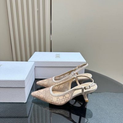 厂价 Dior 迪奥25S春夏新品 珍珠跟尖头后空高跟拖鞋 鞋面采用进口水钻网纱 内里采用羊皮内里 意大利进口牛皮大底 跟高：6.5Cm和9Cm 码数：35-3