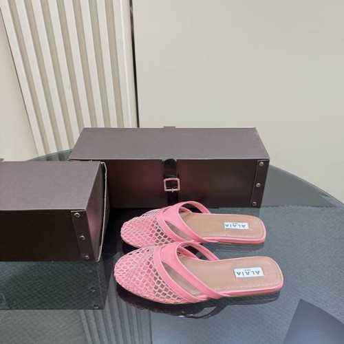 网面片350 钻面 P380 Alaia 渔网人字拖系列新品 火爆单品，时下流行审美。不过应该就今年吧，这牌子过了今年应该没戏，所以趁着有热度，赶紧时髦一把！