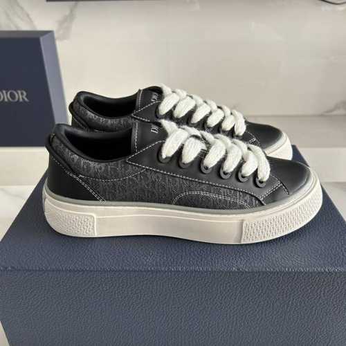 顶级版本 DIOR迪奥 B33运动鞋 秋季新品，重新诠释经典的网球鞋，时尚的廓形突显厚实感 饰以 Oblique 印花，搭配绒面革镶片，别具一格的加垫鞋舌点缀以
