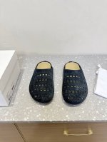 The Row 小众潮牌 25Ss春夏新款 冲孔平底 包头博肯 四季时尚休闲潮流简约深口穆勒拖 ,这款半拖适合四季必备神器随意搭配，都非常时尚洋气 ，上脚就像踩