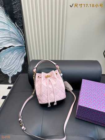 配折叠盒 托里伯奇Tory Burch Fleming Soft 水桶包非常热销的菱格羊皮水桶包哦超软、超轻有可调节肩带哦 可側背、可手提 尺寸 17.18小号 - 点击图像关闭