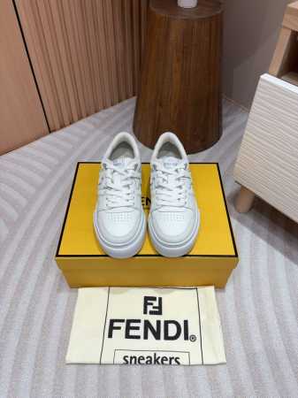 全皮 - 24Ss新款fend*厚底板鞋休闲运动鞋 紧凑设计运动鞋，鞋舌带复古标签。侧面饰有ff图案，鞋底fend*字样压纹。 鞋面：小牛皮拼色 胶片拼ff布 - 点击图像关闭