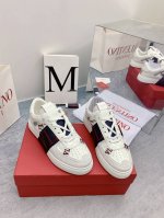 出厂480 高版本 Valentin华伦天奴Vltn经典情侣款小白鞋 运动鞋 张艺兴等众多明星同款 永恒经典 超多配色 搭配彩色款，满满的春夏气息！ 购入原版一