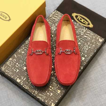 Tods 男士豆豆鞋 专柜同步新款 高端品质 磨砂皮杏色牛里.原版包装。红色，尺码38-45。 正常皮鞋码，按平时皮鞋码拍，运动鞋穿40就拍39 。。。 - 点击图像关闭