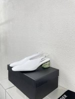 后空 方圆头 透明跟 Jil Sander 白色 独特鞋型设计 小羊皮面 家族品牌设计元素 面料选用优质小羊皮 内里小羊皮 底型层次感设计 个性十足 完美诠释品