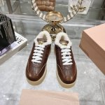 出厂 Miu Miu 24ss 缪缪厚底饼干底 24ss 春夏新款英伦风系带 小白鞋 休闲鞋 MiuMiu秀场适当独一无二的擦色工艺工艺来自Miu Miu系列的