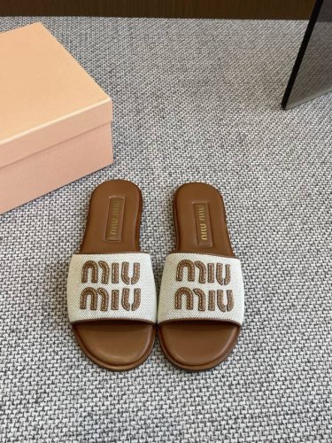 Miu Miu 缪缪 25Ss春夏新款 拉菲草编织皮质拖鞋 Miu夏日风情 真的太少女啦！小羊皮超级软糯 喜欢可以冲了 拉菲草 原版做法.原版走线 原版高密度真