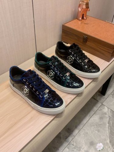 新款: 厂价 pp* 最新爆款休闲鞋，顶端品牌奢侈～代购，顶级～质量。鞋面選用进口透气牛皮搭配织布材质透气羊皮垫脚 精细做工。原版个性时尚柔软橡膠耐磨防滑大底，