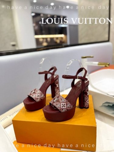 出厂 Loui& Vuitto&路易威登 法国代购新款驴牌 春夏首选 Monogram花卉系列 高端奢华 明星 秀场新款 绝对百搭的优雅气质款 超精致显长8.5