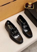 商品商标：Prada 普拉达 休闲皮鞋 正码码数: 38-44 45订制 商品材料：精选 进口头层开边珠牛皮鞋面+原版五金扣，进口水染牛皮内里。强烈立体视觉效果