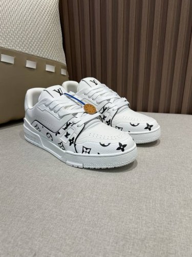出厂价pp 男款25款 Trainer复古篮球运动鞋最新颜色 最新出炉 trainer Maxi将成衣系列的宽松廓形引入Virgilabloh笔下的Traine
