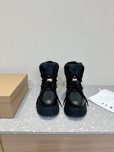 INUIKII 小众潮牌 24ss新款 厚底 雪地靴 这款松糕厚底靴今年非常爆，穿上 增高 超酷个性非常强！潮派炸街！各大网红明星同款！ 面料：原版进口海绵布面