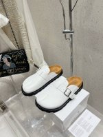 MaisonMargiela 马吉拉 MM6 勃肯拖鞋 不容错过的时尚单品 简单又有格调的美 跑量扛把子，分趾必入单品 时尚减龄神器 随性率真的感脚简单高级的设