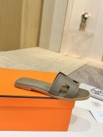 爱马仕Hermes，真皮大底 出厂价 顶级版本！原版开发 鞋面：牛皮 内里垫脚 羊皮 大底：意大利真皮大底 码数：34-43注 34 41 42 43 码定做