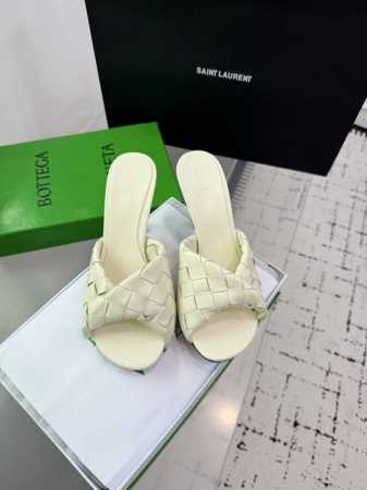 Bottega Venetabv Blink系列纽结编织饰带高跟凉拖鞋 Ins 小红书巨多网红明星上身 真的太美了高级穿着又仙女 简约时髦又有设计感而且非常非常 - 点击图像关闭
