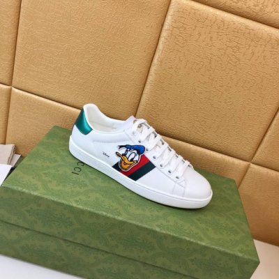 橙子出厂价p gucci 古驰 经典爆款 小蜜蜂小白鞋 百搭休闲鞋板鞋 情侣款 码数 34-45