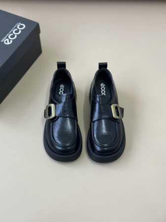 ecco 新款厚底乐福鞋4cm 乐福鞋是鞋业界的天花板，永不过时的一个代名词、想好的心情一定要有一双舒服的鞋子、选材柔软透气、款式洋气大方、乐福鞋穿上脚让你立马 - 点击图像关闭