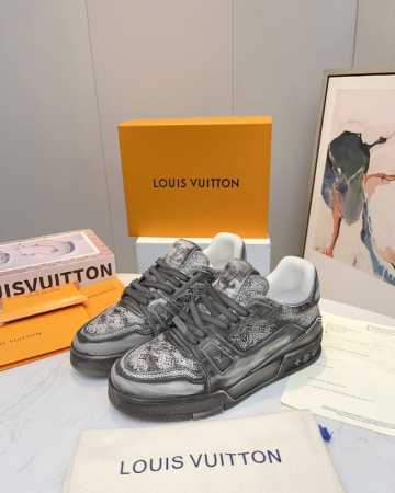 情侣款LV水洗板鞋，顶级版本水洗鞋，LV TRAINER 篮球系列运动鞋，官网限定款复古篮球运动鞋！原版1:1精准复刻、所有细节都完美无瑕！ 鞋面用料独家定制头 - 点击图像关闭
