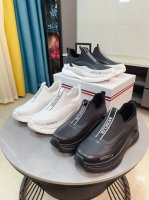 出厂价P Moncler 蒙口、官网同款 高品质男鞋 材料：定制小牛皮 网布透气内里真皮鞋垫 原版开模防滑大底款式类型：男士休闲运动鞋 系带款男鞋系列 欧美潮流
