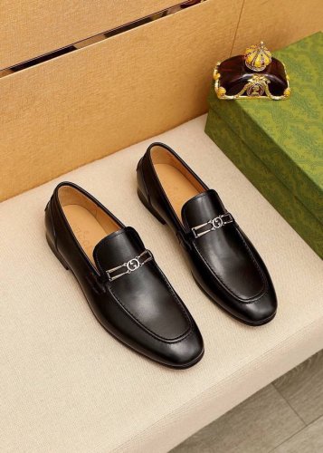 商品商标：Gucci 古驰 休闲皮鞋 正码码数: 38-45 45.46订制 商品材料：精选 进口头层小牛皮鞋面+奢华五金扣，进口牛皮内里。强烈立体视觉效果，原