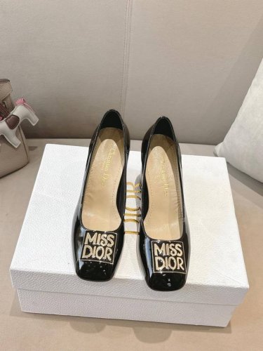miss Dior Fw25New Arrival～ D家25秋冬迪奥小姐 精致玛丽珍新品 Missdior 五金扣件，好精致啊，小方头时髦复古！整一个富家千金