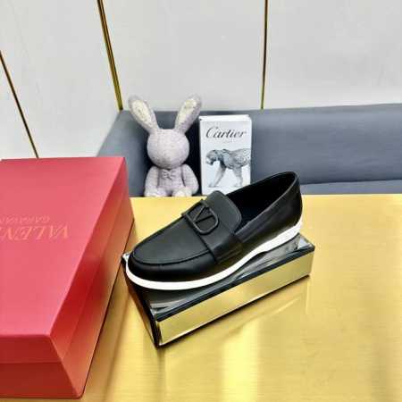 Valentin* 华伦天奴 华伦 高端男士驾车鞋豆豆鞋。顶级品质。采用进口原版荔纹牛皮。醒目大logo饰扣 原版牛皮内里垫脚，原厂特供原版大底 超强舒适感。做 - 点击图像关闭