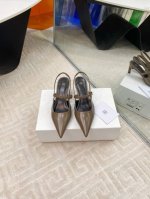出厂价 Toteme 极简风宝藏小高跟尖头鞋 简单利落的线条，整体看上去超级高级，时髦感一下子就拉满 原版1:1订制 牛皮面料，羊皮内里，意大利进口真皮大底，尺