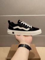 实 ，品牌BOSS，官方新款，这几年，BOSS奢侈品品牌总是惊世骇俗...风靡全球 不掉色羊皮里 官方原版，鞋面采用意大利头层柔软牛皮，舒适奢华，男士的最爱，内