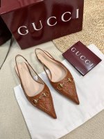 Gucci 24Ss春夏新款 G家尖头马衔扣V型系列 经典再现 简约设计高雅品质 鞋面以压花羊皮双G皮材料匠心打造 鞋面缀饰亮眼的经典马衔扣 后带着釆用松紧带设