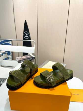P350 顶奢版本223 Lv专柜主打 路易威登 春夏新品 顶奢版本 专柜主打最新款压花Logo拖鞋 硬货上新 代购级别！高级感十足！国内外博主刷爆的一款，靓丽 - 点击图像关闭