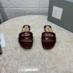 TOM FORD顶级版本 高品质 2024新款官网同步 1:1开模 TF扣饰单鞋 鞋面：漆皮 石头纹 垫脚：羊皮 跟高：平底 鞋底：AAA级原版真皮大底 SIZ