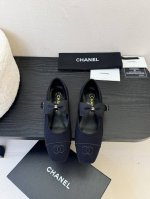 Chane*｜小香25p春夏新品 蝴蝶结玛丽珍鞋 法式风情 真是美到心尖尖上啦！ 优雅又浪漫的仙女应该就是这样吧 极简的配色加上绸缎蝴蝶结深入人心~ 无论搭配裙