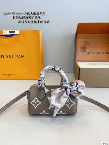 配礼盒. Lv Speedy None 枕头包 这款Retiro 手袋以标志性的Lv老花面料制成，搭配奢华的变色牛皮饰边，经典永恒。优雅低调的外形设计和宽敞的包