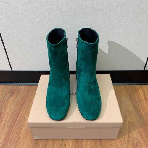 Gianvit* Ross* 粗跟短靴。精致的鞋楦，款式时尚。女人味十足。非常值得推荐给你们 材质：羊京，羊皮内里及垫脚，真皮大底。跟高6cm 码数：35-39