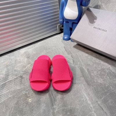 出厂 Balenciag* 巴黎世家拖鞋 升级版推出Speed 2.0 版本全新袜子鞋拖鞋 原厂货 绝非通版 2.0版的袜子部分可以把脚背和脚踝完全包裹起来 鞋