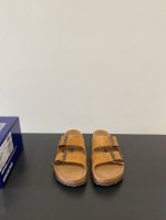 情侣款 男款10 Birkenstock 勃肯 双带皮带扣半拖鞋 人体工程学设计 软木乳胶鞋床 轻便舒适 脚感满分 脚蹬上就能走 穿脱超方便。码数：35-46
