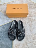 lv 路易威登 25Ss春夏新品拖鞋 主打最新款 硬货上新 代购级别 高级感十足 国内外博主刷爆的一款 复古又时髦 上脚美炸了 官网主推款 春夏必备 鞋面 原版