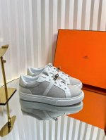 出厂 男码+10 情侣款 Herm*S 爱仕Kelly鞋扣休闲小白鞋鞋上线 升级版 市场最高版本 代购级别品质 贵族气质 h家族很少出平底休闲鞋而且是搭配经典镀